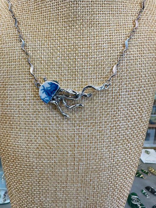 Jellyfish Chaney Pendant