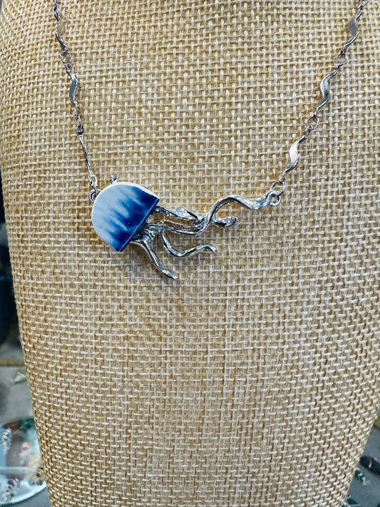 Jellyfish Chaney pendant